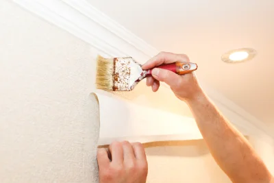 Pose de papier peint à Flourens — revêtements muraux et toiles de verre